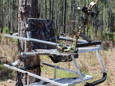 Combo hunter with deluxe seat and bow